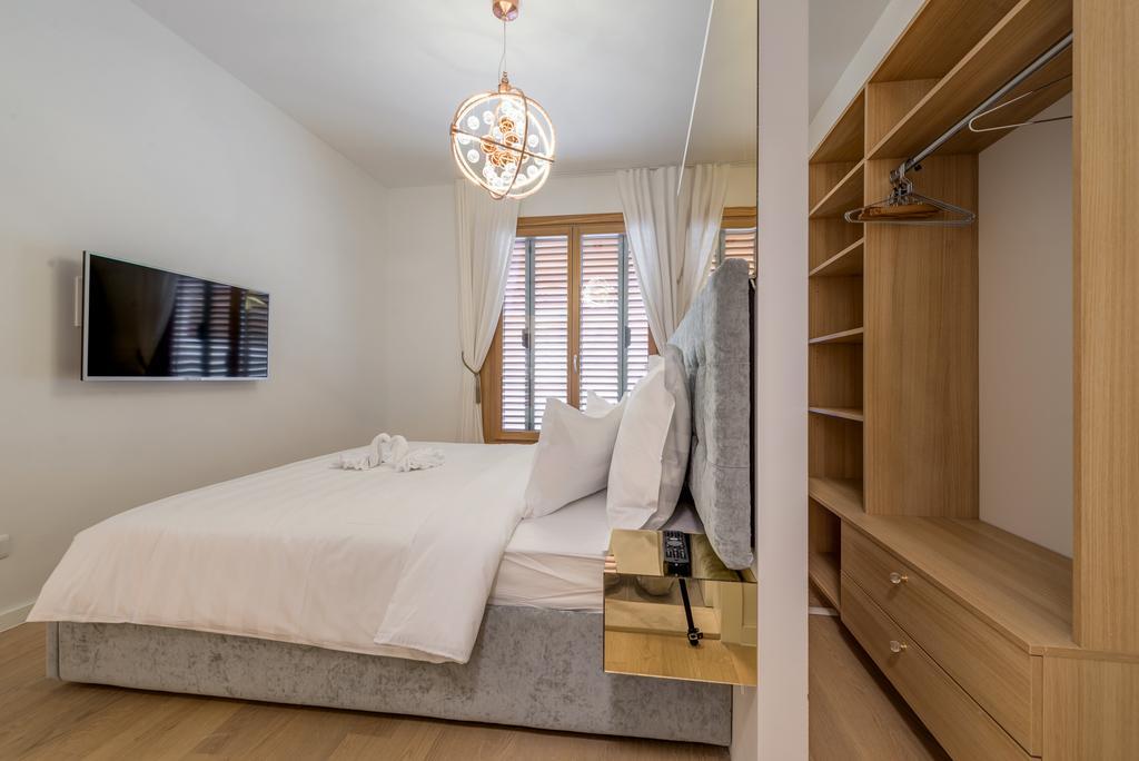 Carnation Apartment *